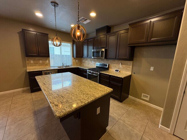 Building Photo - SE Visalia home coming soon!