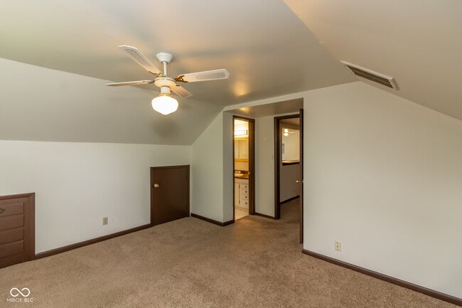 Building Photo - 807 Riverside Dr