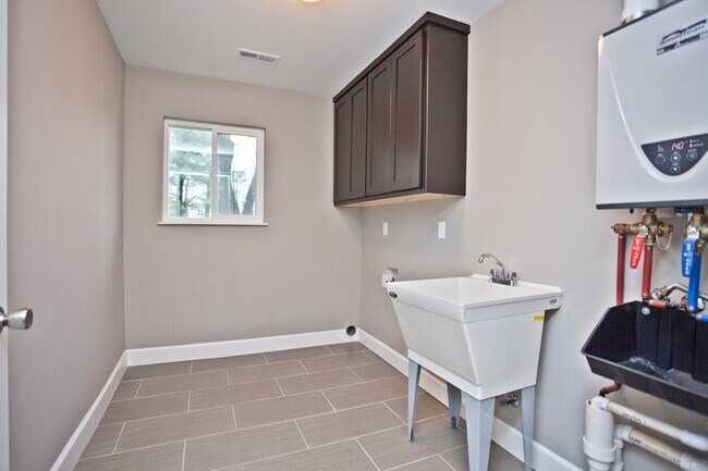 Building Photo - 1206 Convair St