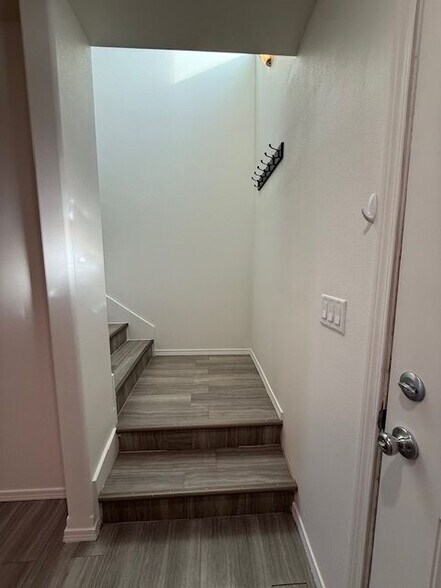 Building Photo - 1340 Shaker Pl