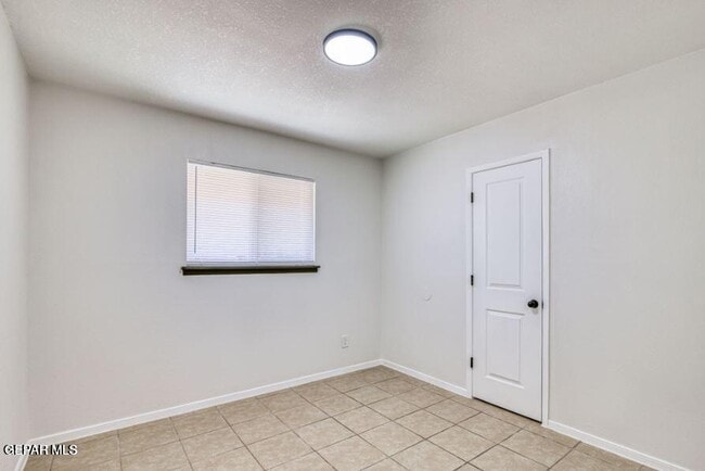 Building Photo - 5700 Edinburg Dr