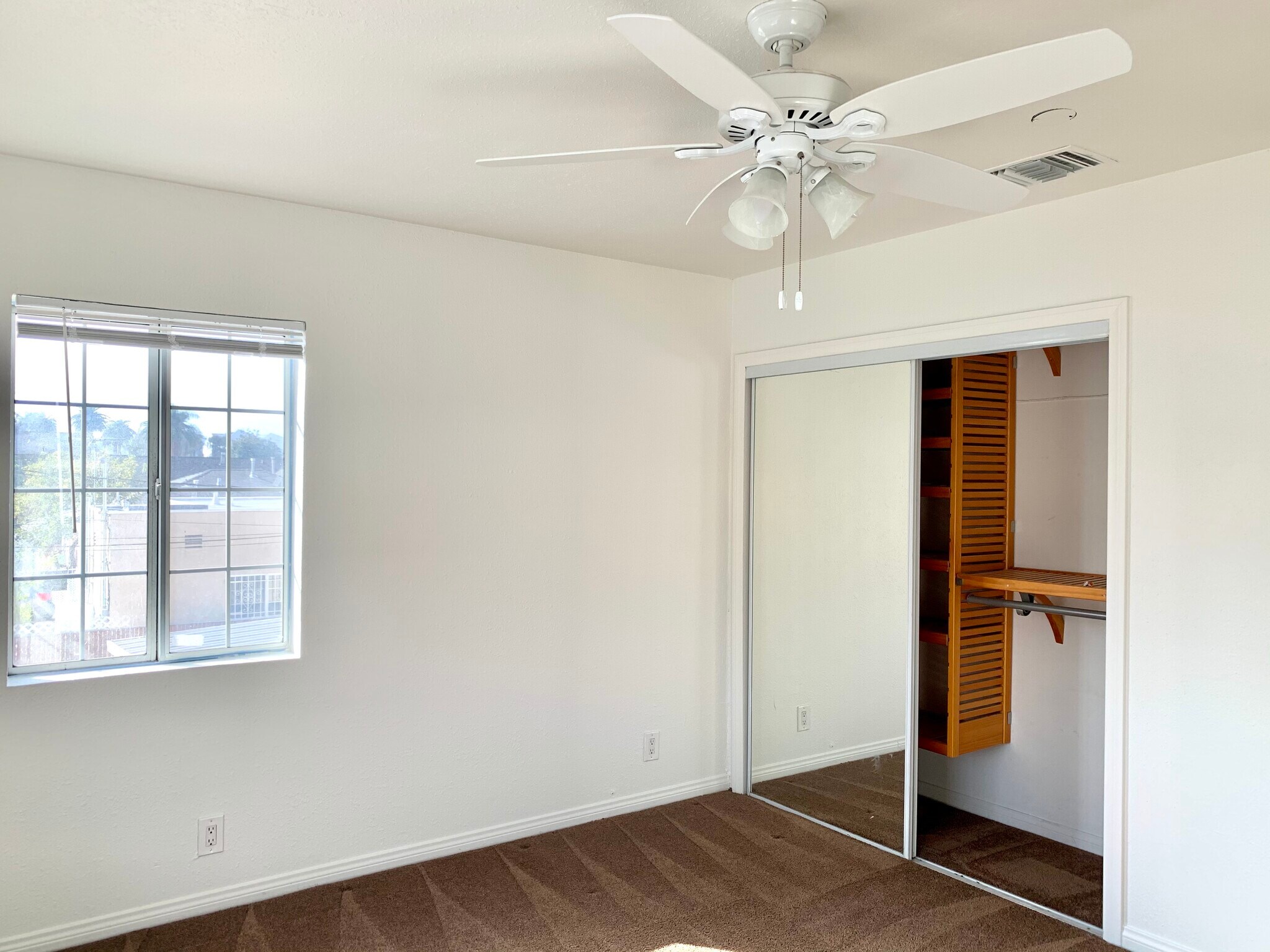 Building Photo - 2134 S Cloverdale Ave