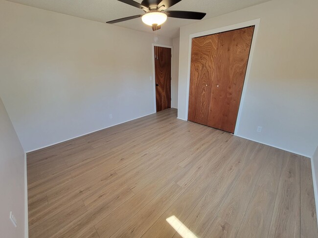 Building Photo - UPDATED Thurston 3 Bedroom HOME with LARGE...