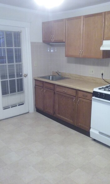 Building Photo - 15 Bemis Rd