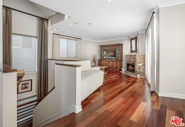 Building Photo - 318 26th St