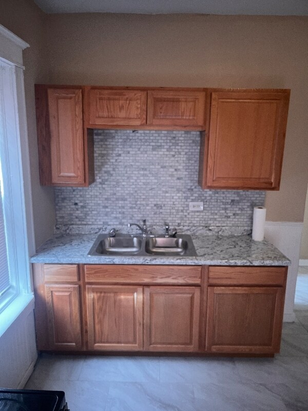 Building Photo - 6312 Cates Ave