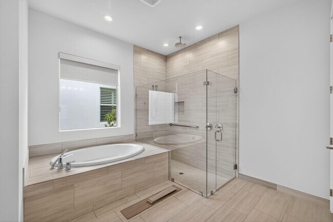 Building Photo - 9901 Regency Wy