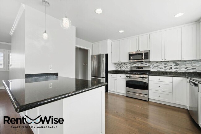 Building Photo - 1125 Fernwood Dr