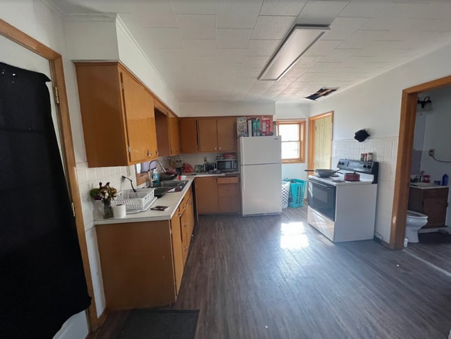 Building Photo - Large 5 bedroom / 2 bath home in central O...