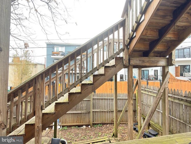 Building Photo - 1246 Queen St NE