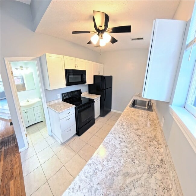 Building Photo - 14 Atkinson St