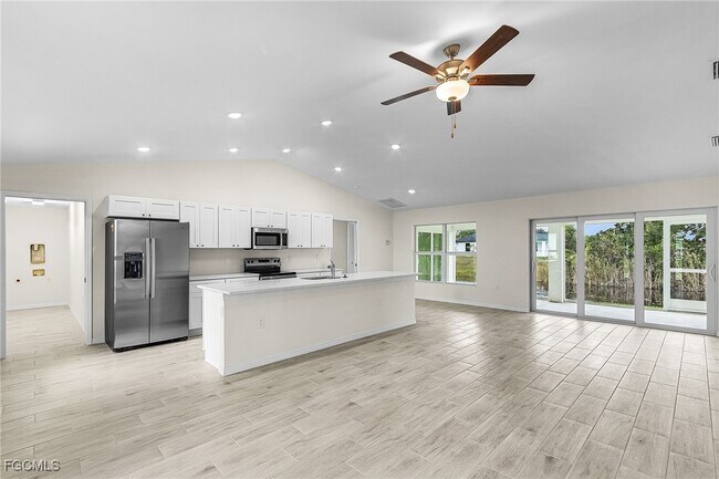 Building Photo - 3916 NE 9th Pl