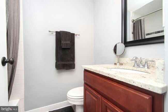 Building Photo - Gorgeous Canton Shipyard 2bd/2ba Condo w/ W/D, Parking Spot and more! Available 12/29