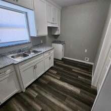 Building Photo - 122 Pineview Dr