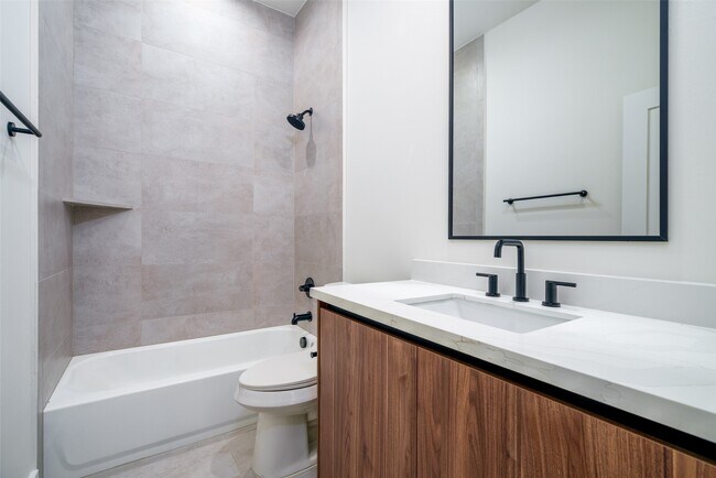 Building Photo - 112 Tolima Dove St