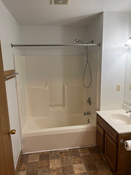 Building Photo - 521 Partridge Ct