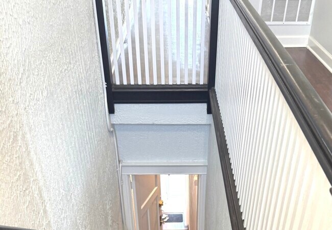 Building Photo - 224 E Cass St
