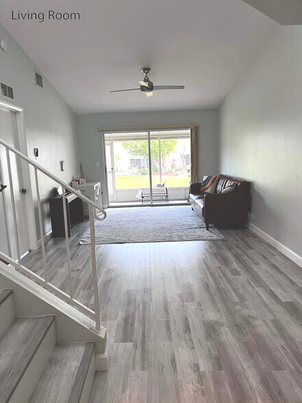 Building Photo - 3023 Beecher Dr E