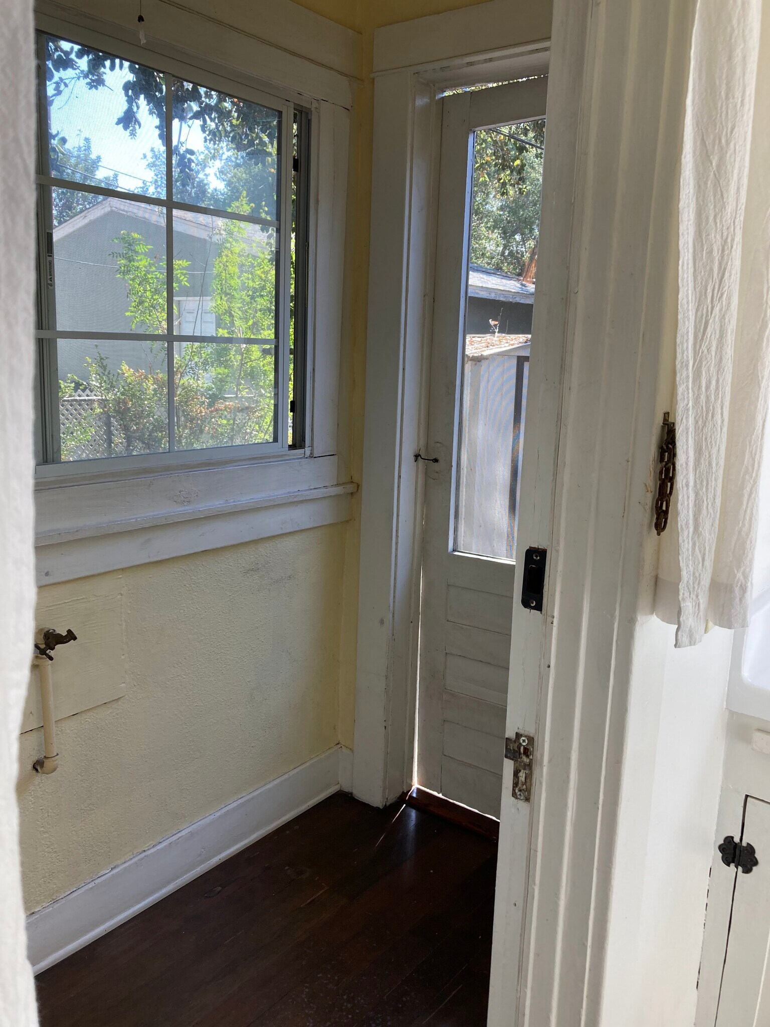 mud room - 422 El Centro St