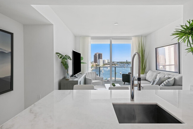 Building Photo - 401 N Birch Rd