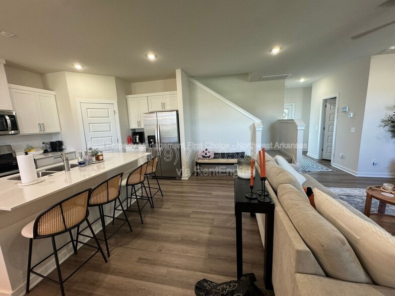 Building Photo - 4801 W Triangle St