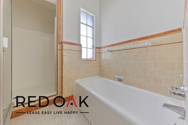 Building Photo - 621 S Gramercy Pl