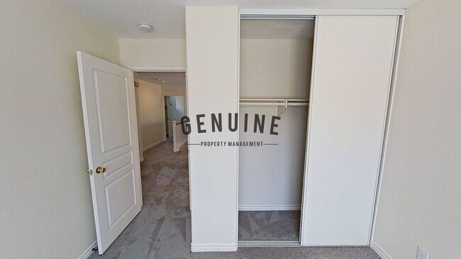 Building Photo - Spacious 3Bd 2.5Ba Home w/Den