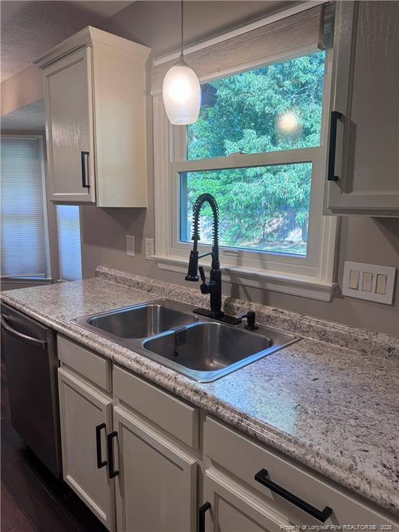 Building Photo - 3028 Coachway Dr