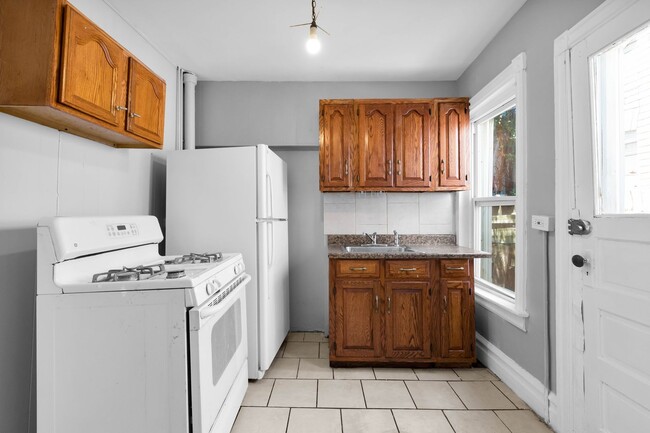 Building Photo - Charming 2-Bedroom Home with Private Backyard in Allentown