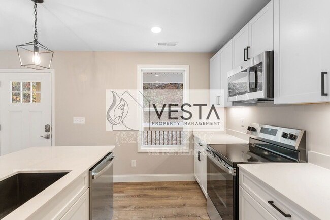 Building Photo - 16 Meadows Town Rd