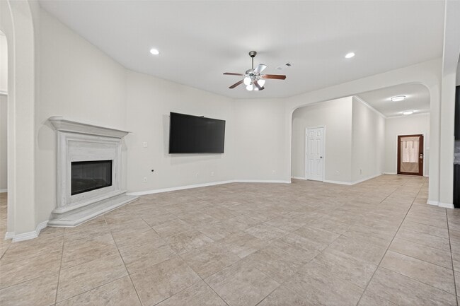 Building Photo - 613 West Fork