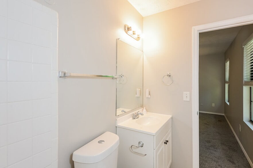 Building Photo - 2068 Lown Farm Ln