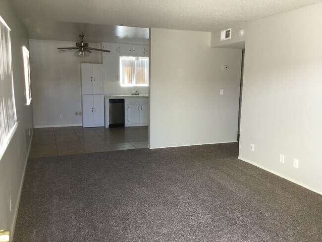 Building Photo - 1041 Cherry Ln