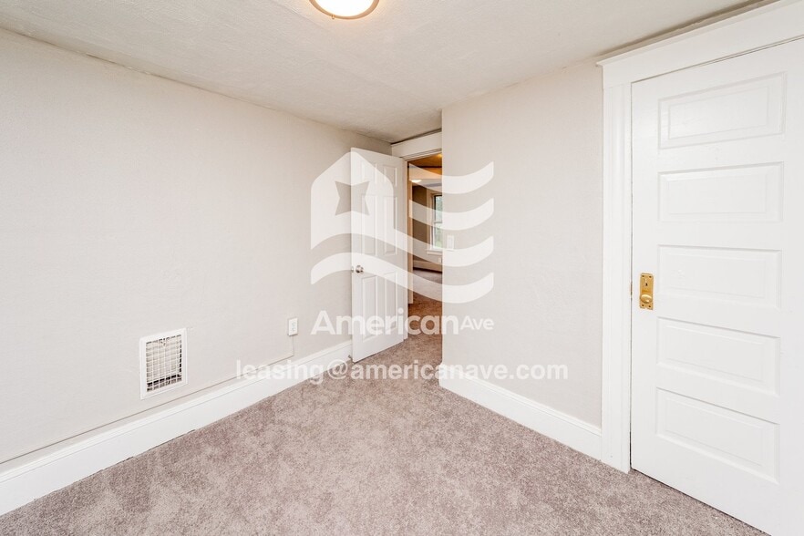 Building Photo - 177 Roycroft Dr