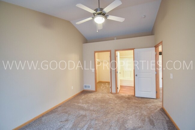 Building Photo - 15404 Townsend Ave