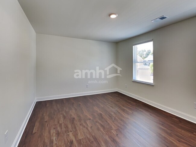 Building Photo - 678 Carnaby Ln