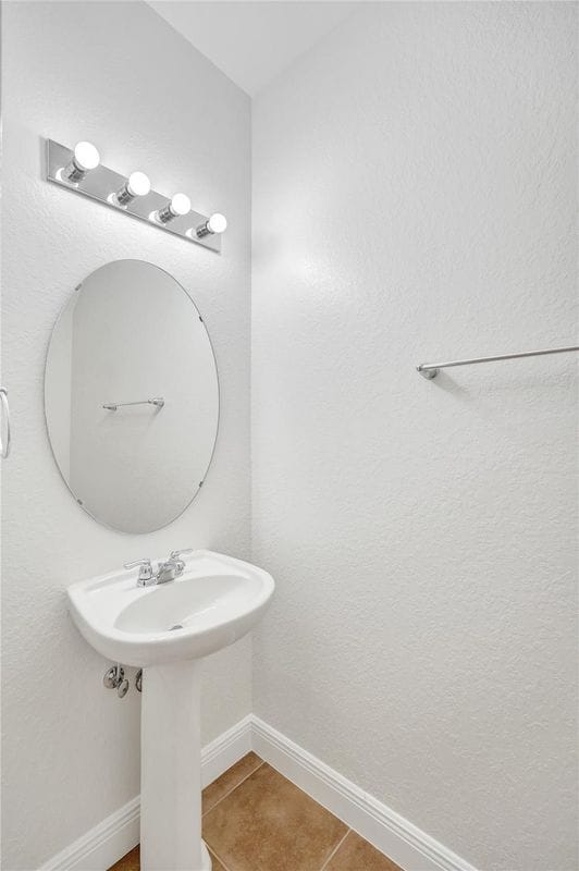 Building Photo - 228 SW 6th Ct