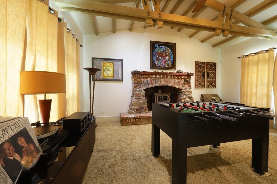 Building Photo - 3765 N Canyon Rd