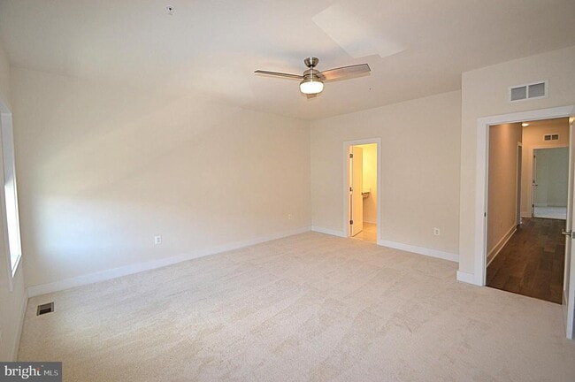 Building Photo - 44840 Tiverton Sq