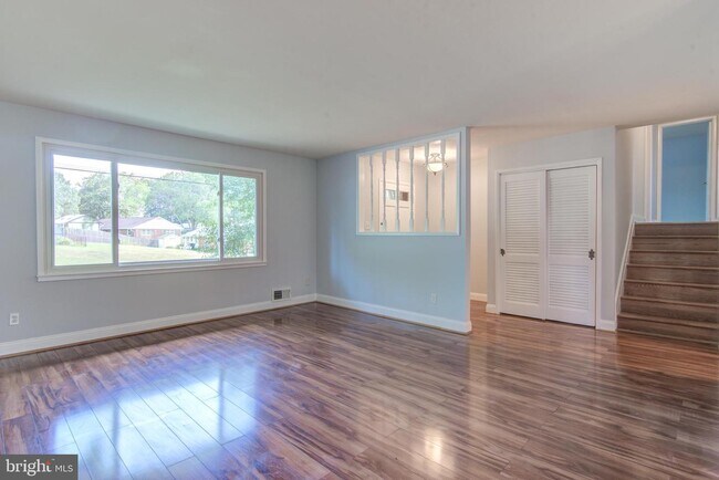 Building Photo - 8120 Drayton Ln