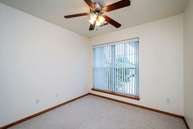 Building Photo - $2,695 | 4 Bedroom, 2 Bathroom | 3rd Floor...