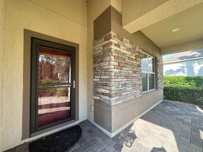 Building Photo - 95013 Poplar Way