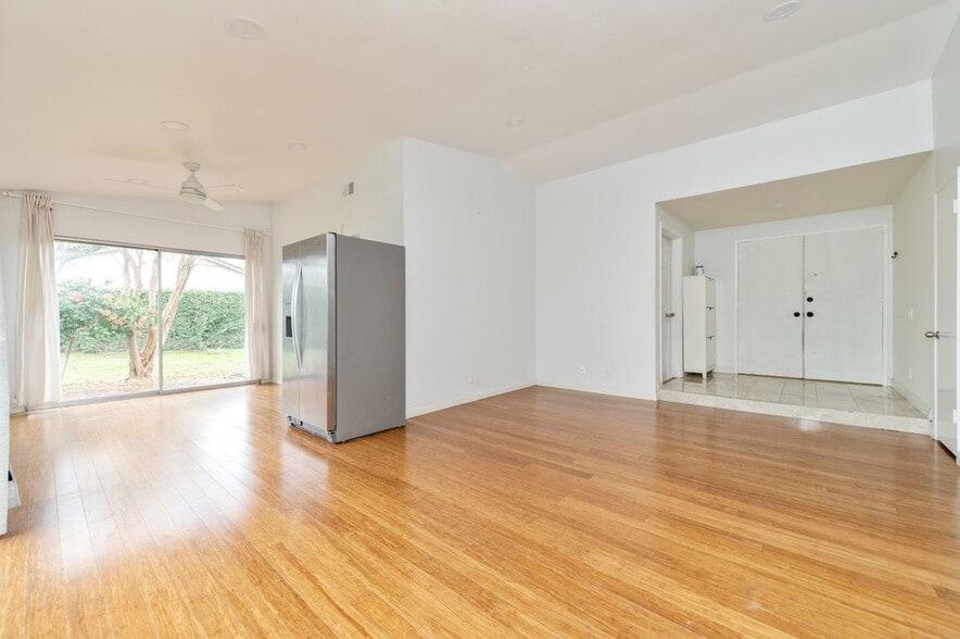 Building Photo - 3701 Provincetown