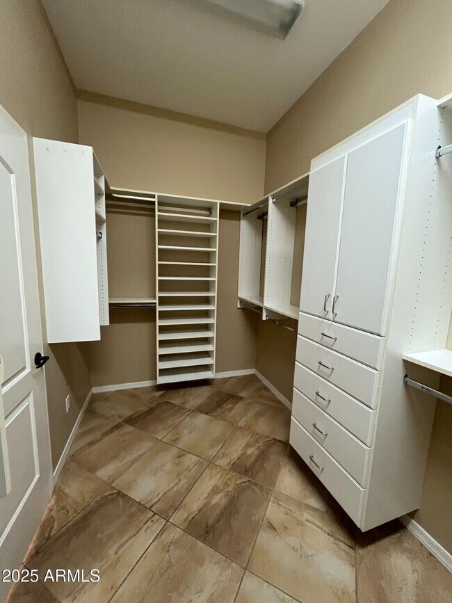 Building Photo - 13283 W Micheltorena Ct