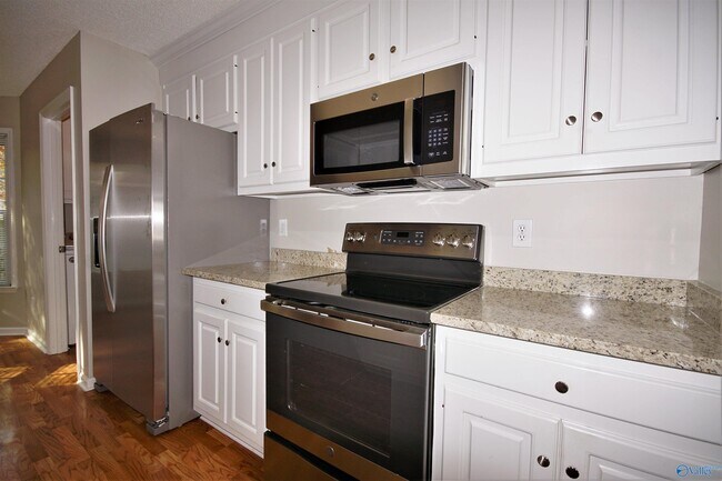 Building Photo - 115 Markum Ln