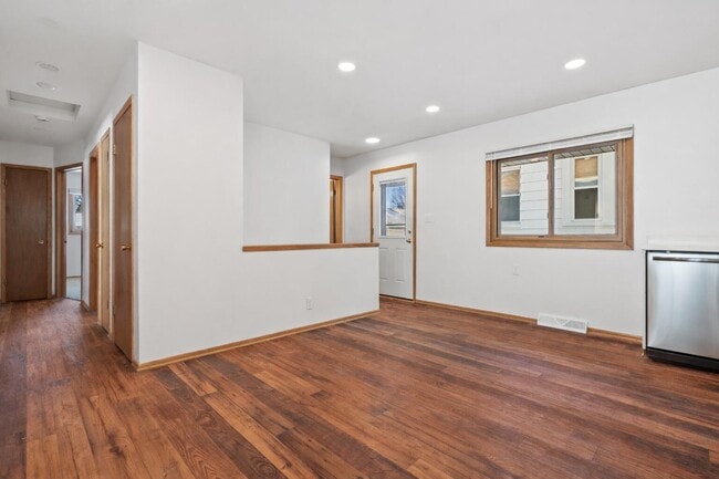 Building Photo - 2450 S 95th St