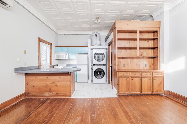 Building Photo - Heart of the Fan "True Studio" Apartment f...