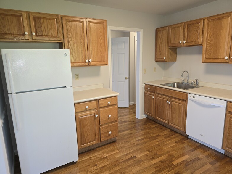 Eat in Kitchen - 13 Autumn Leaf Ct