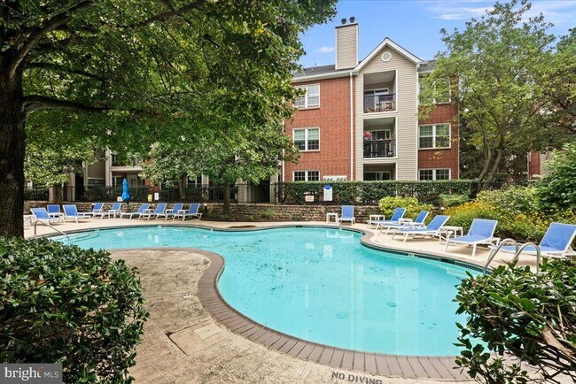 Building Photo - 3303 Wyndham Cir