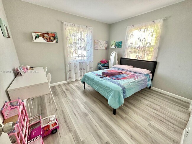 Building Photo - 1914 Dewey St